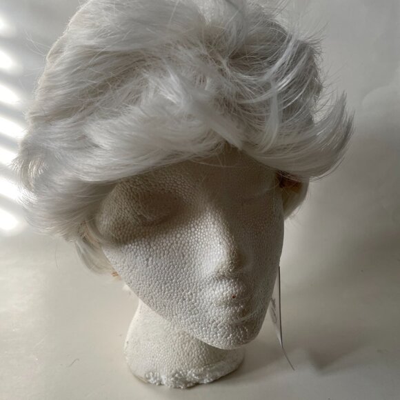 Short White Costume Wig - Picture 7 of 13